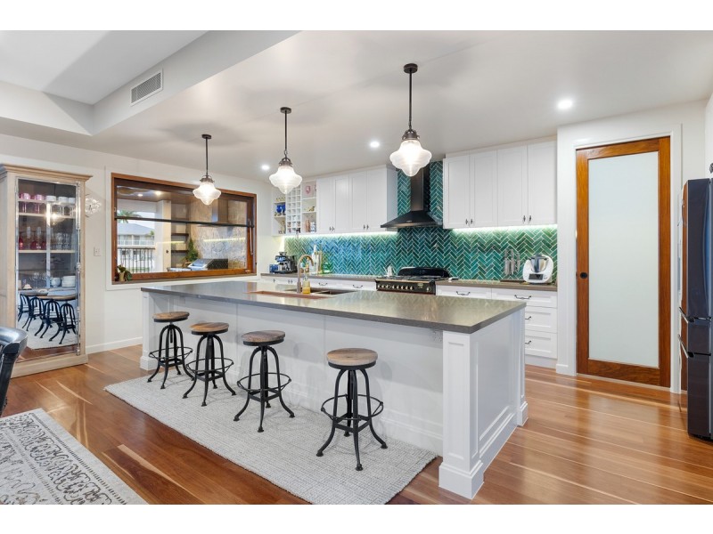19 Sentinel Court, Raby Bay QLD 4163