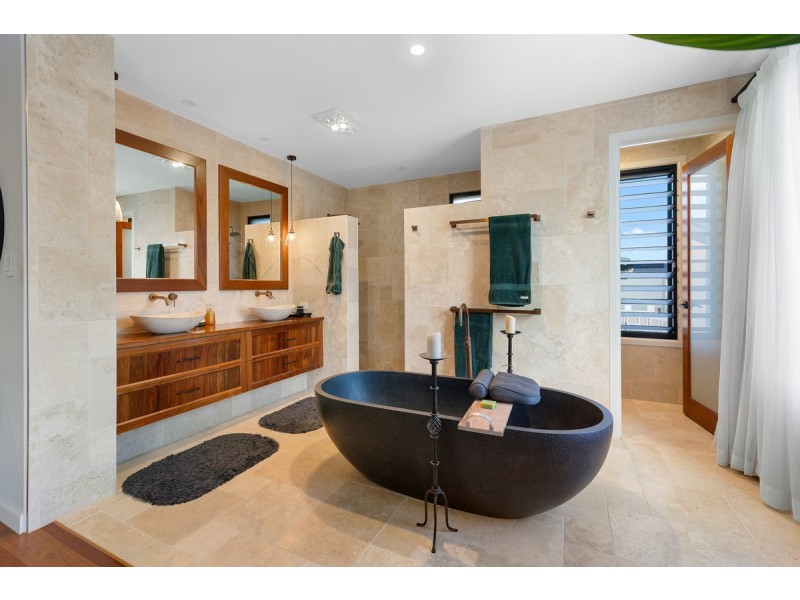 19 Sentinel Court, Raby Bay QLD 4163