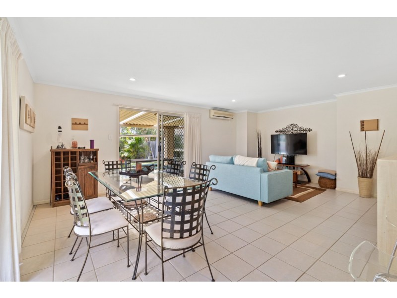 11 Kimbolton Drive, Redland Bay QLD 4165