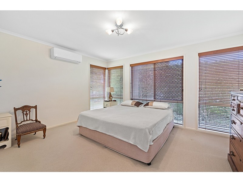 11 Kimbolton Drive, Redland Bay QLD 4165