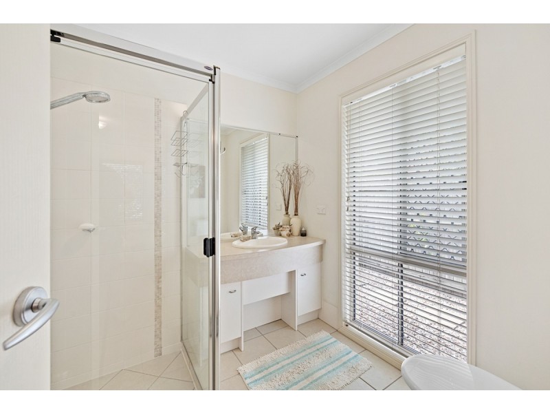11 Kimbolton Drive, Redland Bay QLD 4165