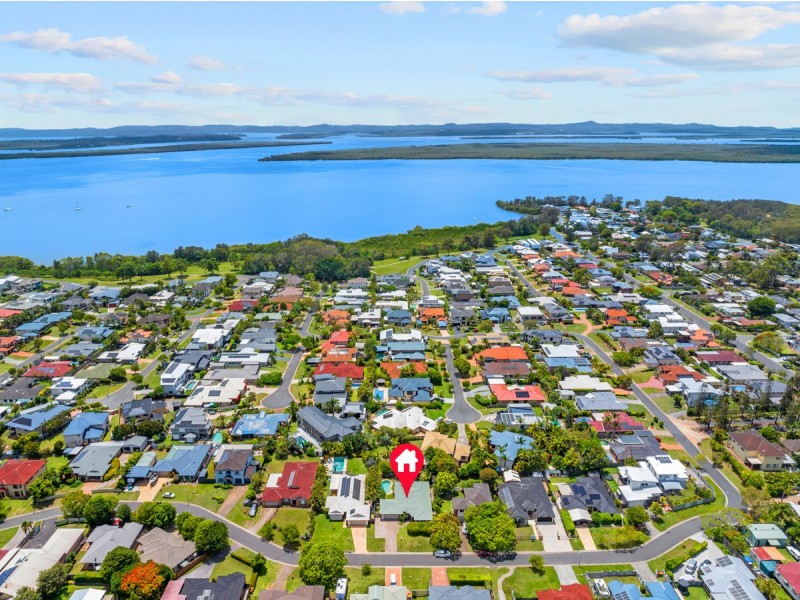 11 Kimbolton Drive, Redland Bay QLD 4165