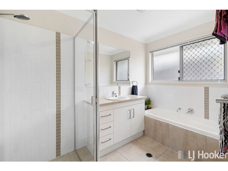 27 Parkgrove Street, Birkdale QLD 4159