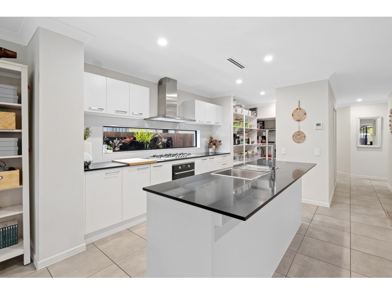 11 Maud Street, Birkdale QLD 4159