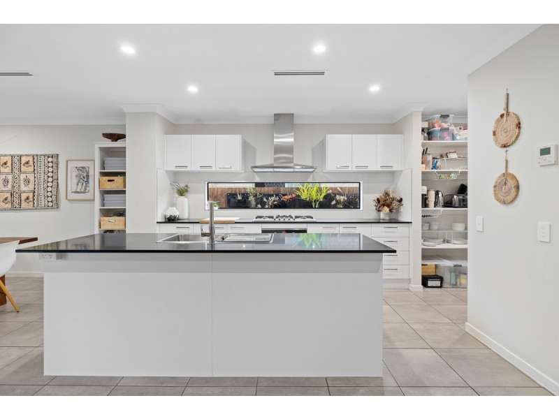 11 Maud Street, Birkdale QLD 4159