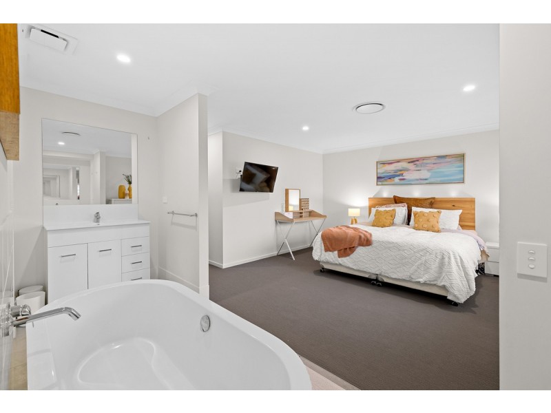 11 Maud Street, Birkdale QLD 4159