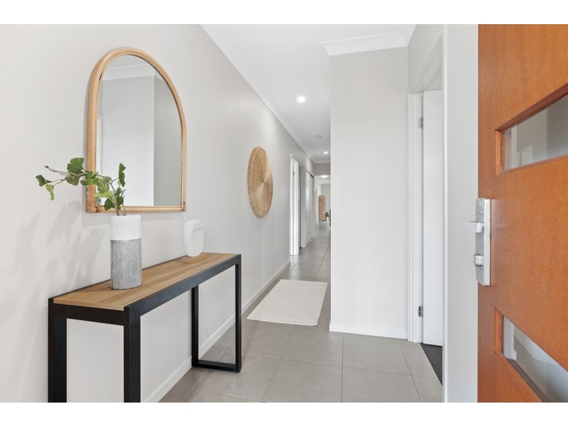 55 Swansea Circuit, Redland Bay QLD 4165