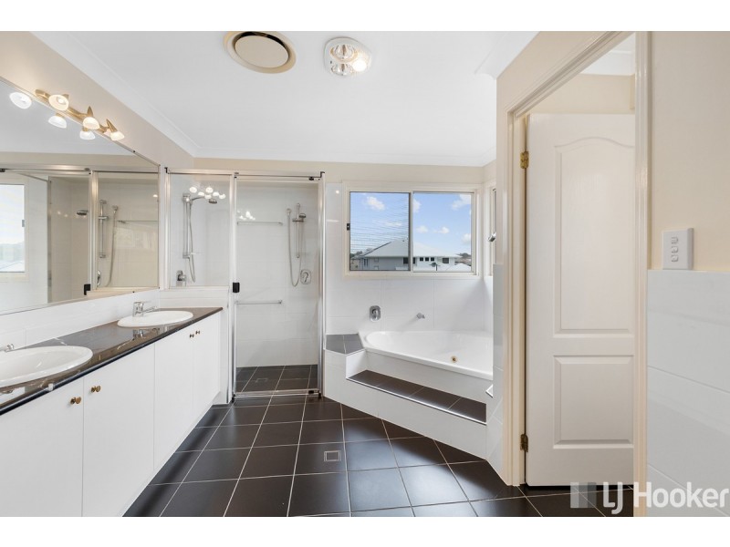 68 Allan Day Drive, Wellington Point QLD 4160