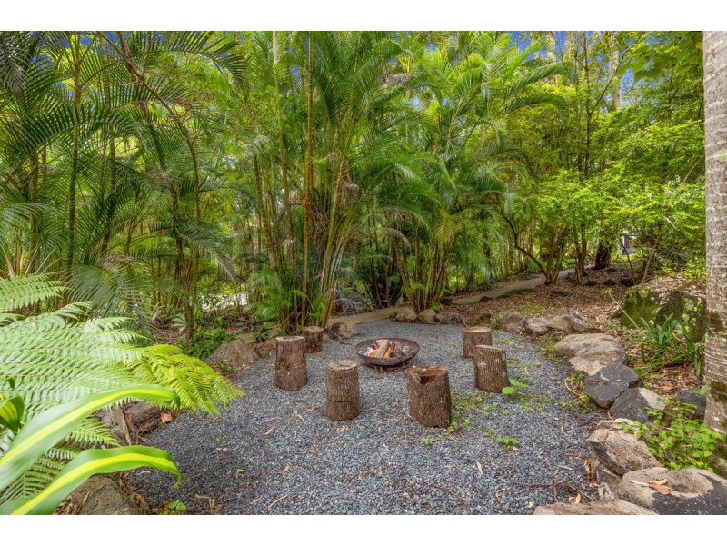 609 Hunchy Road, Hunchy QLD 4555