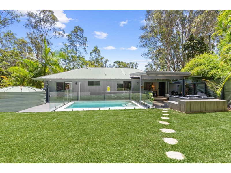 609 Hunchy Road, Hunchy QLD 4555