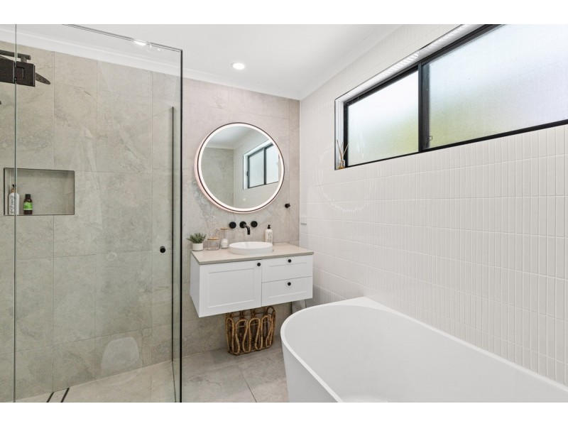 609 Hunchy Road, Hunchy QLD 4555