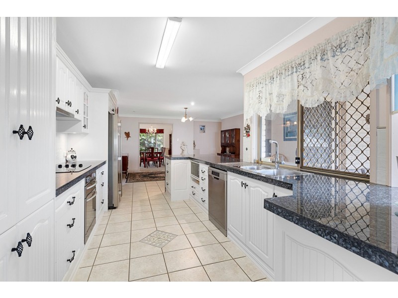 10 Burbank Road, Birkdale QLD 4159