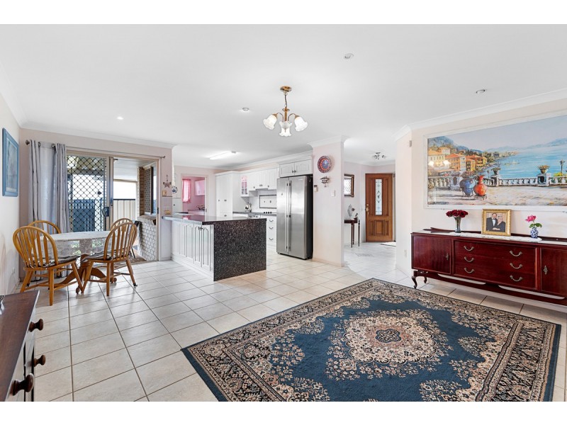 10 Burbank Road, Birkdale QLD 4159