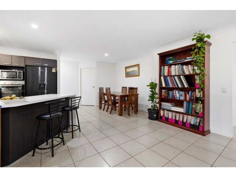 17 Aqua Crescent, Redland Bay QLD 4165