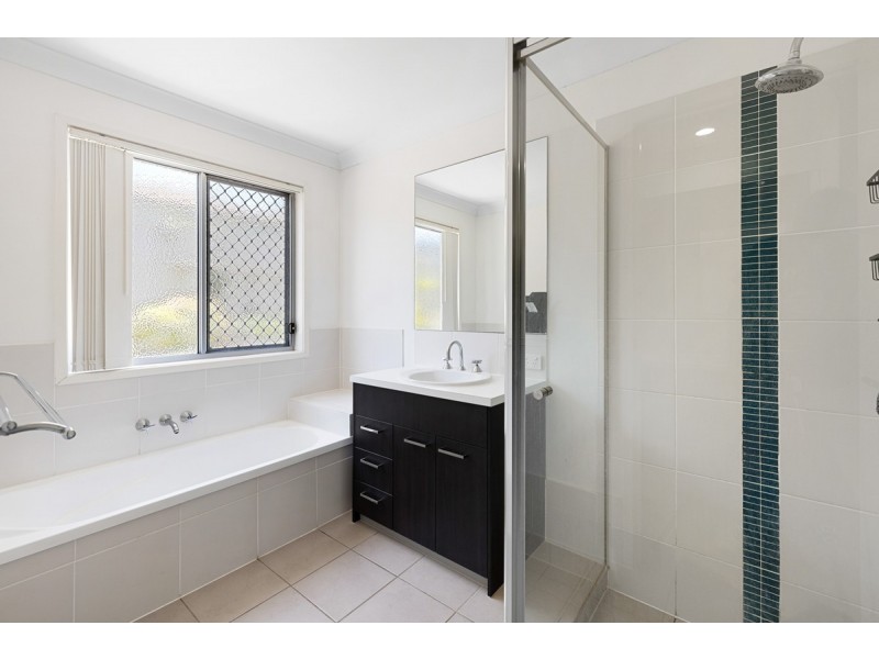 17 Aqua Crescent, Redland Bay QLD 4165