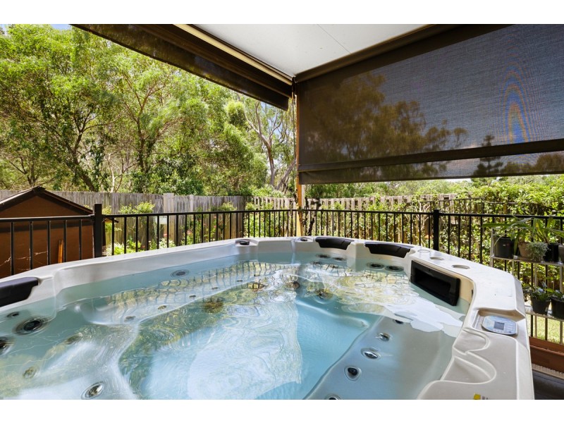 17 Aqua Crescent, Redland Bay QLD 4165