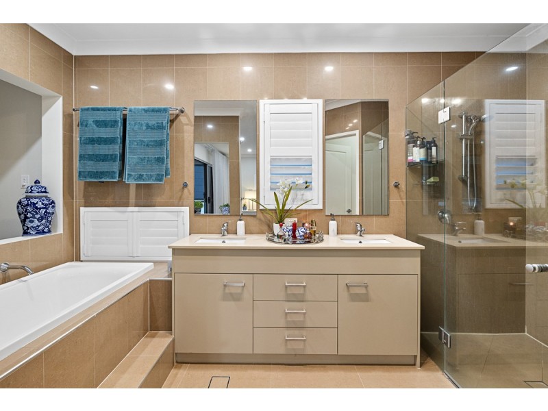 111 Torquay Road, Redland Bay QLD 4165