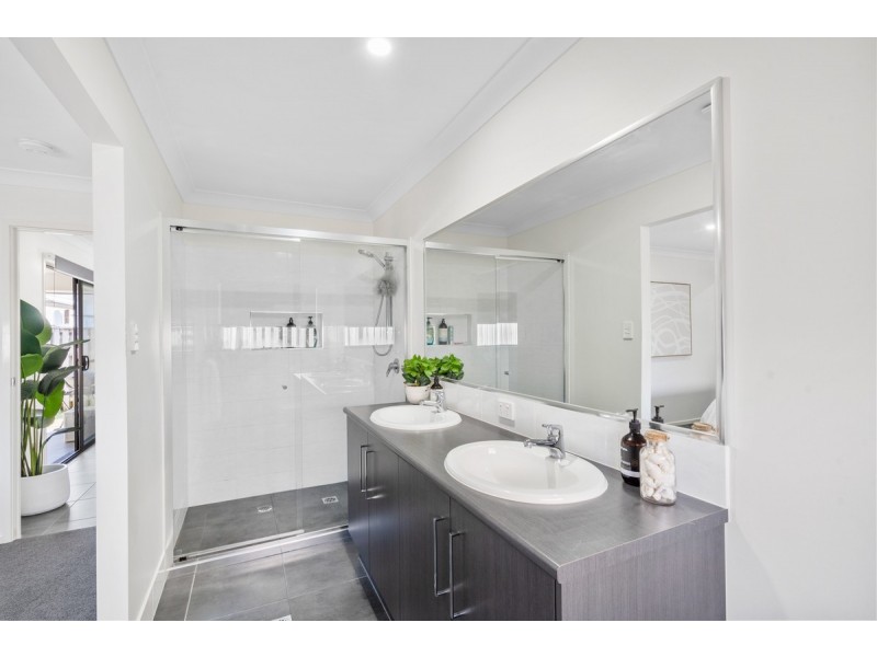 33 Condamine Crescent, Thornlands QLD 4164