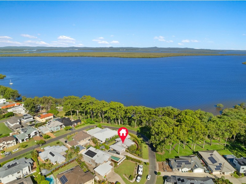 11 Sandy Cove Place, Redland Bay QLD 4165