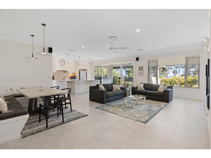 11 Sandy Cove Place, Redland Bay QLD 4165