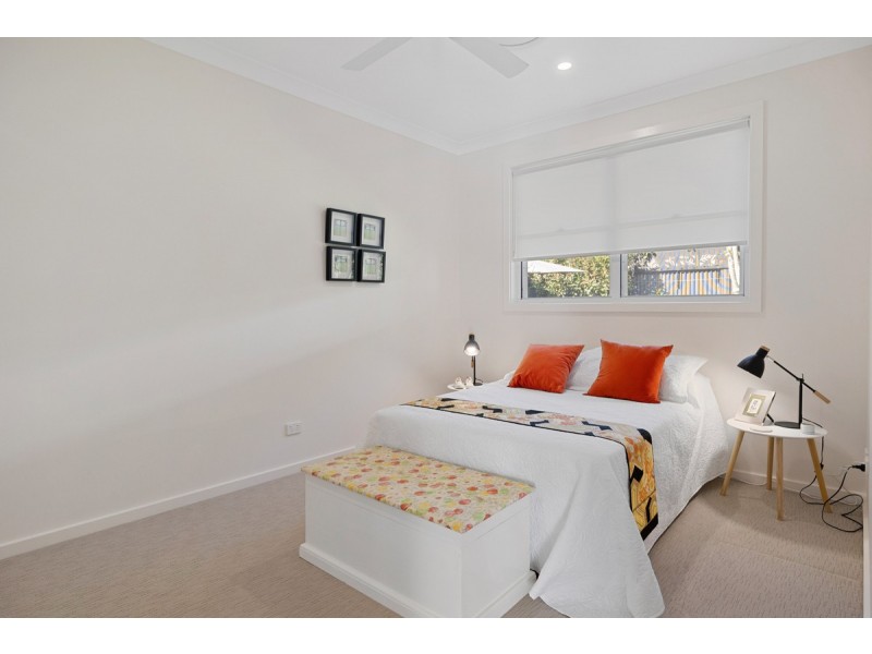 11 Sandy Cove Place, Redland Bay QLD 4165