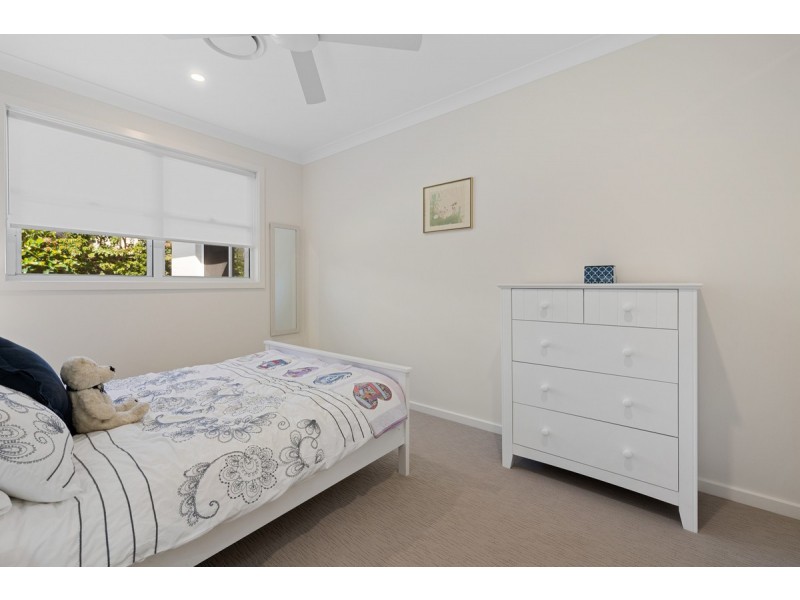 11 Sandy Cove Place, Redland Bay QLD 4165