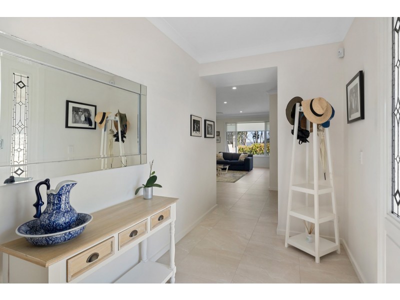 11 Sandy Cove Place, Redland Bay QLD 4165