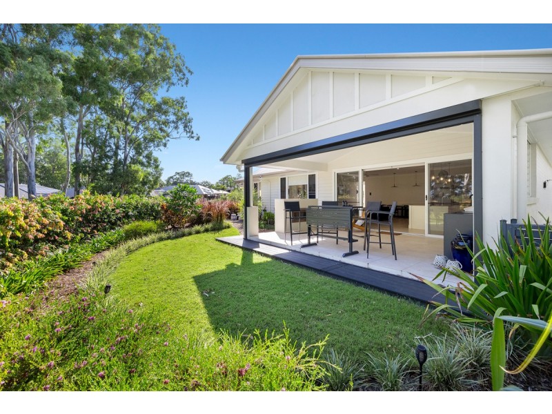 11 Sandy Cove Place, Redland Bay QLD 4165