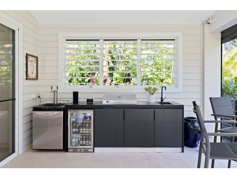 11 Sandy Cove Place, Redland Bay QLD 4165