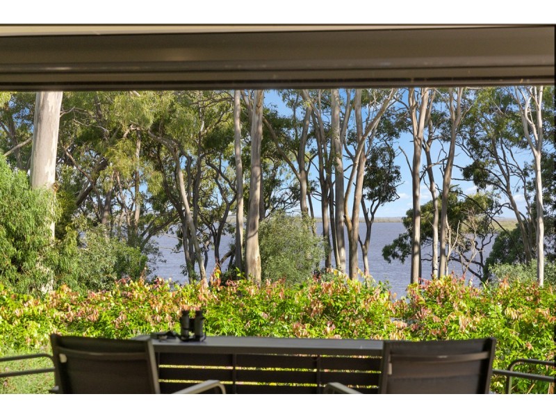 11 Sandy Cove Place, Redland Bay QLD 4165