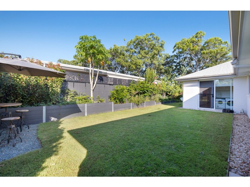 11 Sandy Cove Place, Redland Bay QLD 4165