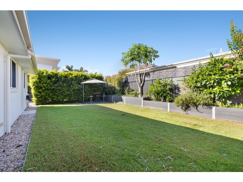 11 Sandy Cove Place, Redland Bay QLD 4165