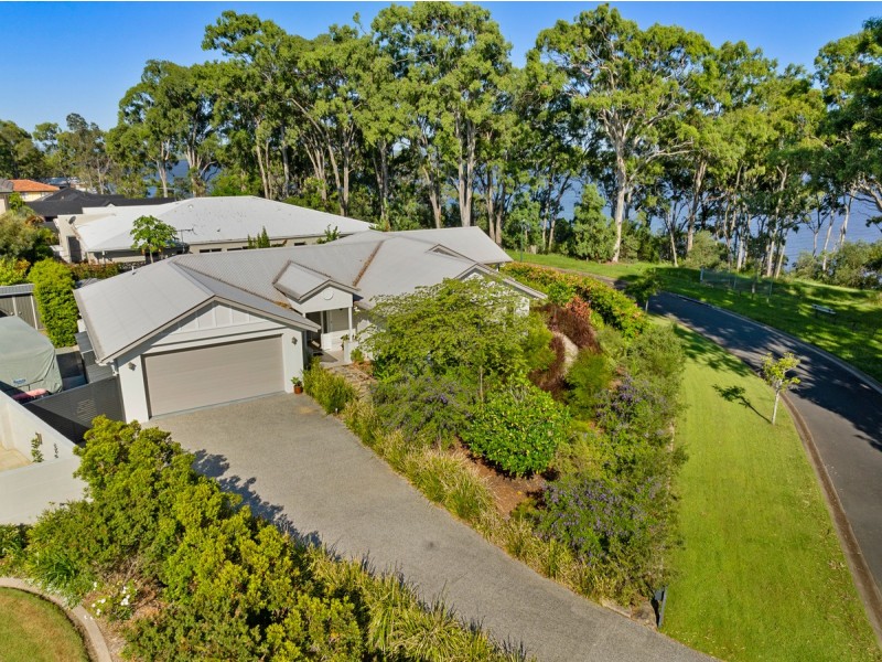 11 Sandy Cove Place, Redland Bay QLD 4165