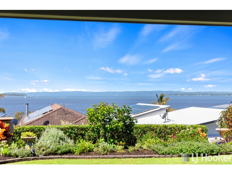 8 Gray Street, Redland Bay QLD 4165