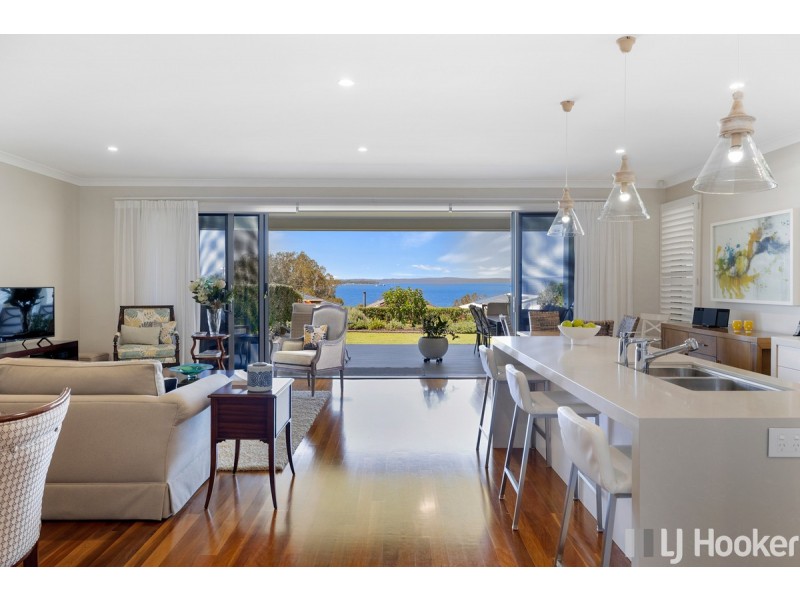 8 Gray Street, Redland Bay QLD 4165