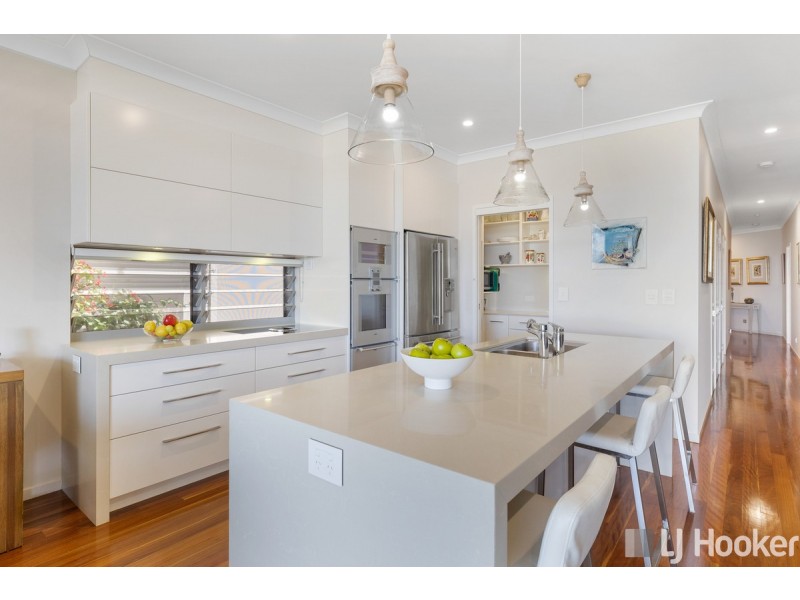 8 Gray Street, Redland Bay QLD 4165