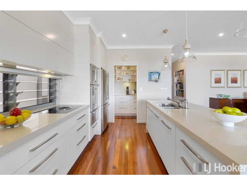 8 Gray Street, Redland Bay QLD 4165