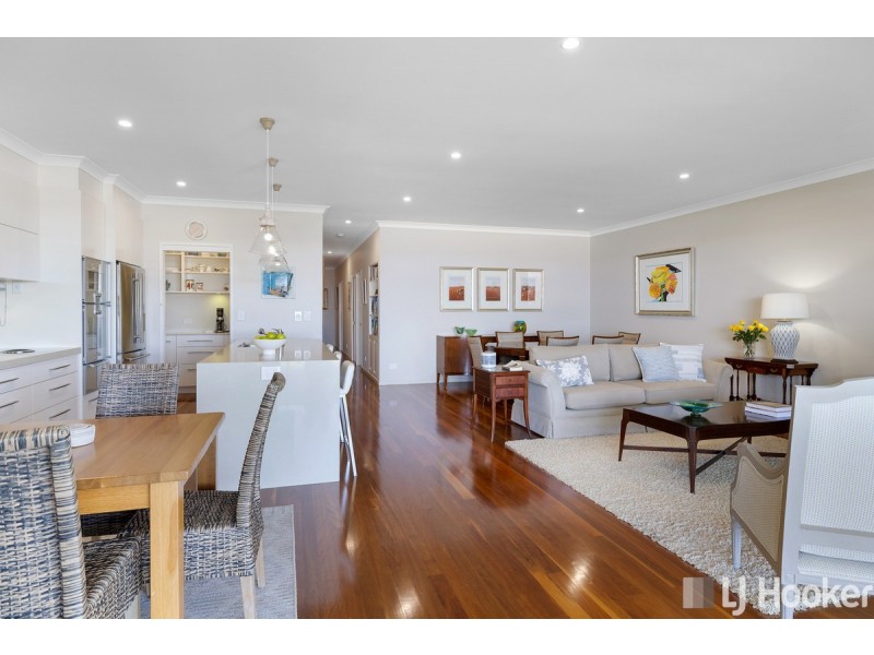 8 Gray Street, Redland Bay QLD 4165