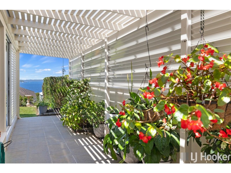 8 Gray Street, Redland Bay QLD 4165