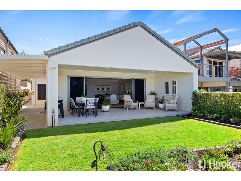 8 Gray Street, Redland Bay QLD 4165