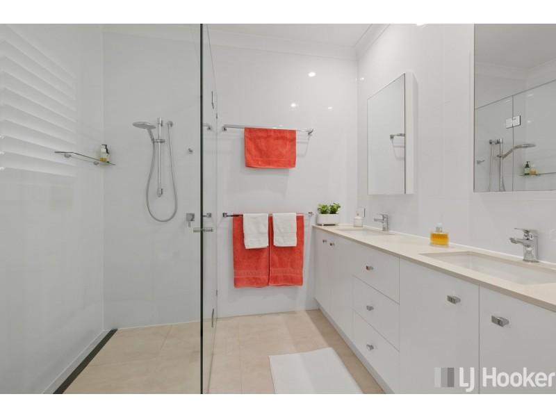 8 Gray Street, Redland Bay QLD 4165