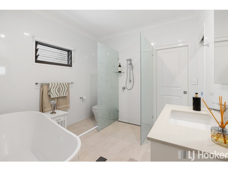 8 Gray Street, Redland Bay QLD 4165