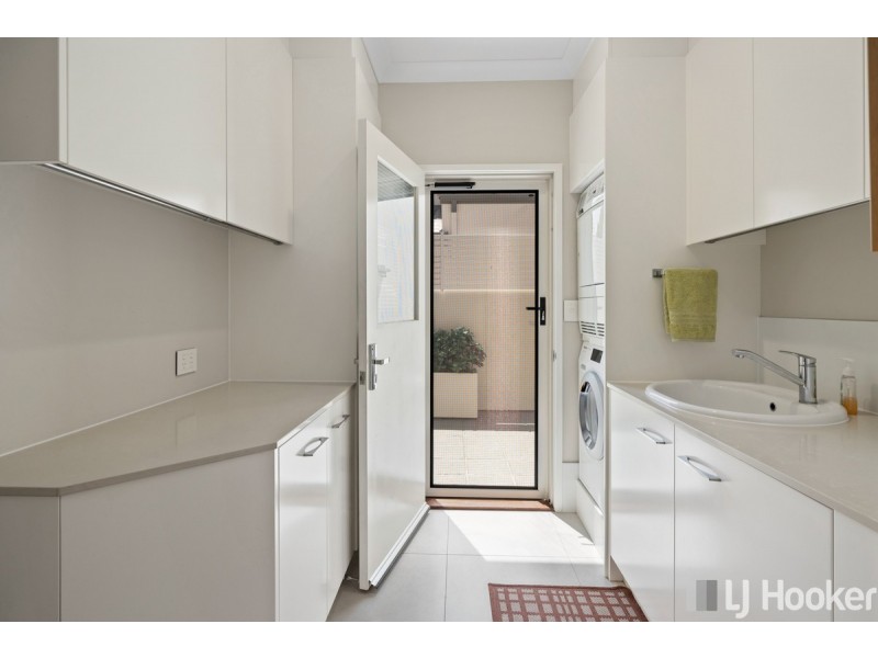 8 Gray Street, Redland Bay QLD 4165