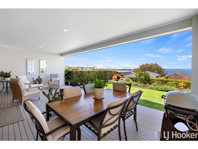 8 Gray Street, Redland Bay QLD 4165