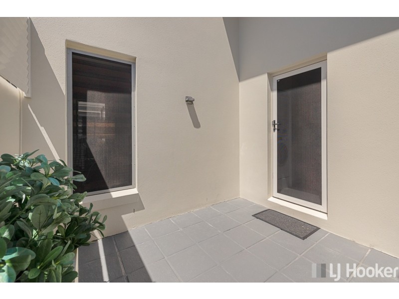 8 Gray Street, Redland Bay QLD 4165