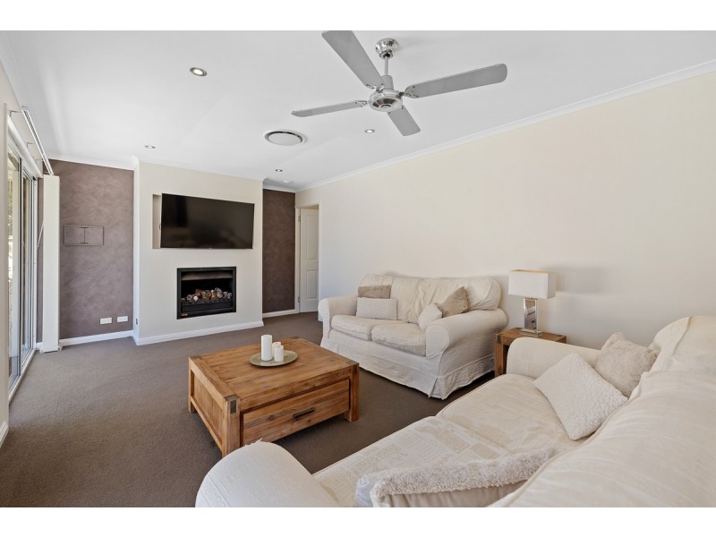 13 Heeler Court, Redland Bay QLD 4165