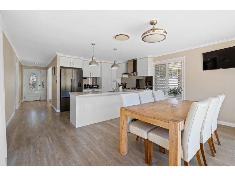 13 Heeler Court, Redland Bay QLD 4165