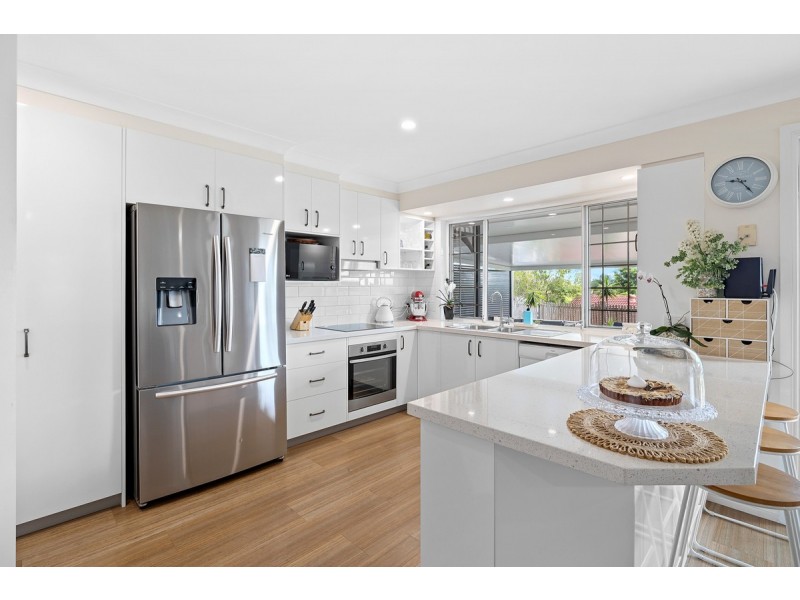 20 Kingfisher Crescent, Belmont QLD 4153