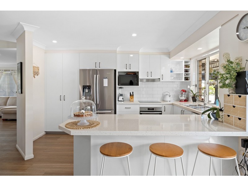 20 Kingfisher Crescent, Belmont QLD 4153