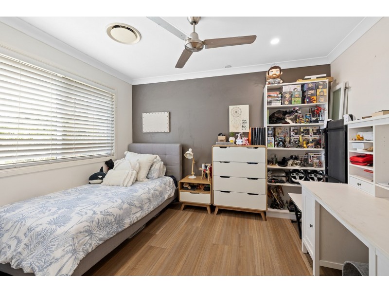 20 Kingfisher Crescent, Belmont QLD 4153